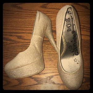 Tanish glitter pumps!!